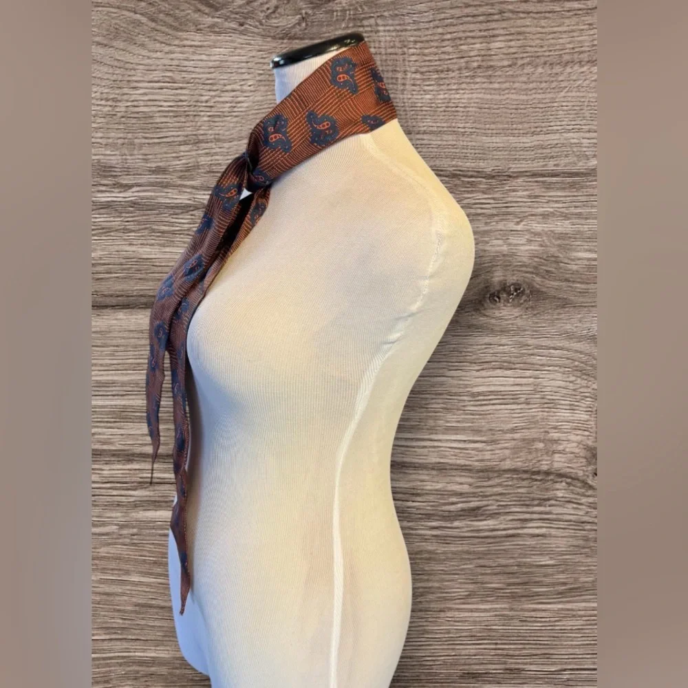 EUC Vintage Silk Ginnie Johansen Inc Ascot/Scarf Men or women